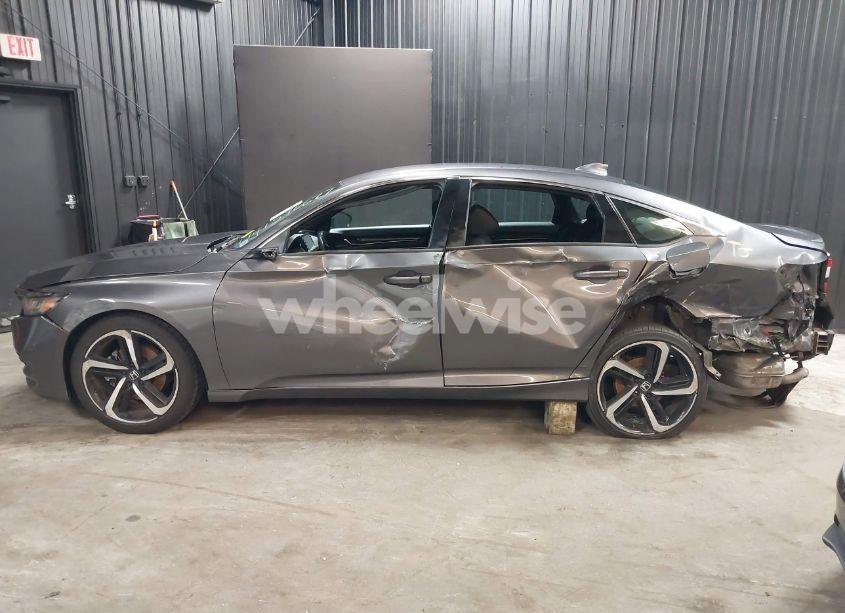 Photo 15 of 2018 Honda Accord SPORT (VIN 1HGCV1F31JA196887)