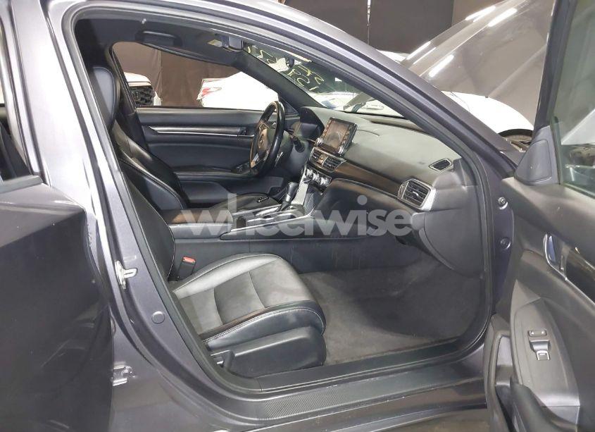 Photo 5 of 2018 Honda Accord SPORT (VIN 1HGCV1F31JA196887)