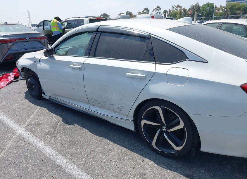 Photo 14 of 2018 Honda Accord SPORT (VIN 1HGCV1F31JA207810)