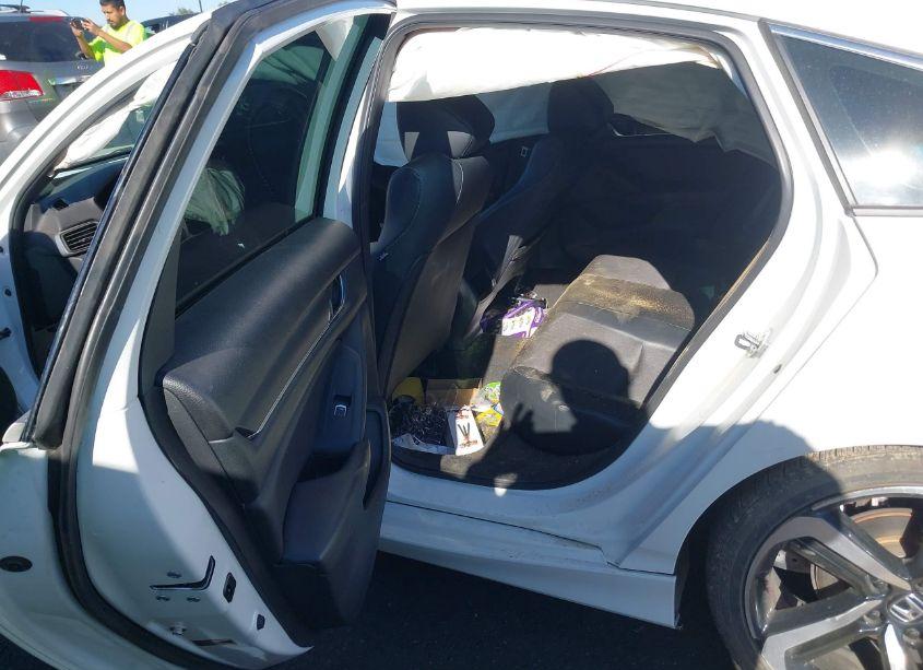 Photo 8 of 2018 Honda Accord SPORT (VIN 1HGCV1F31JA225210)