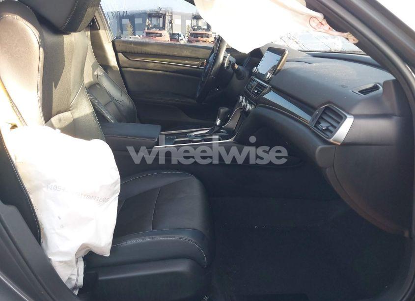 Photo 5 of 2018 Honda Accord SPORT (VIN 1HGCV1F31JA228351)