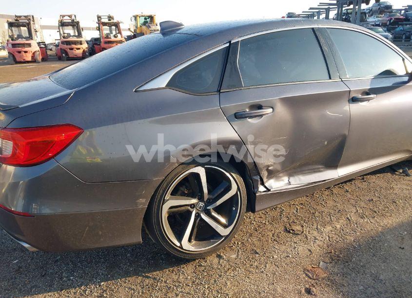 Photo 6 of 2018 Honda Accord SPORT (VIN 1HGCV1F31JA228351)