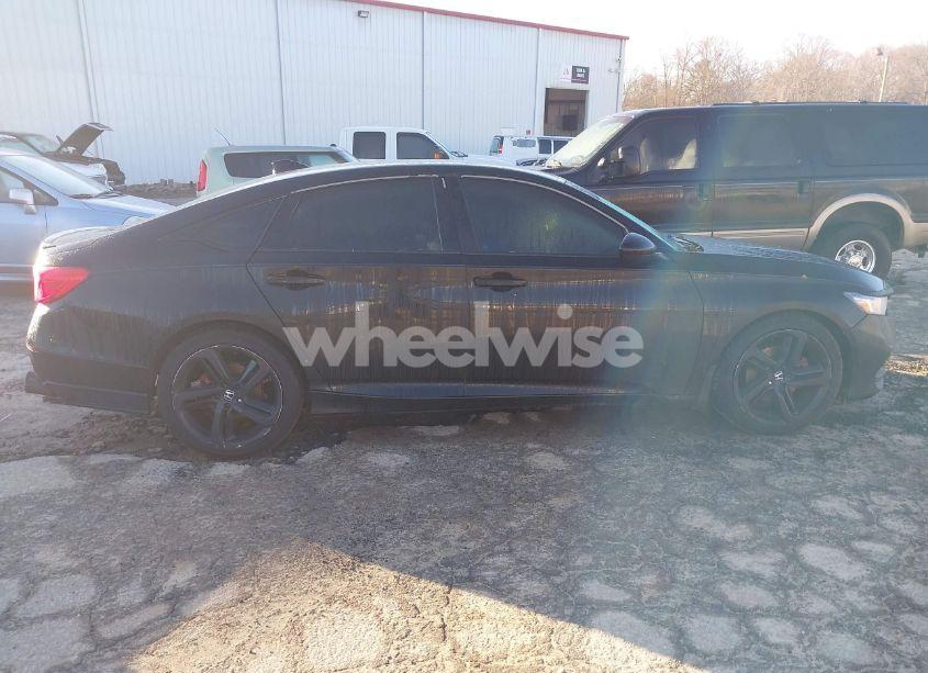 Photo 13 of 2018 Honda Accord SPORT (VIN 1HGCV1F31JA249247)