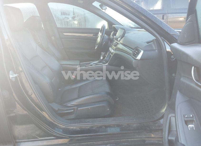 Photo 5 of 2018 Honda Accord SPORT (VIN 1HGCV1F31JA249247)