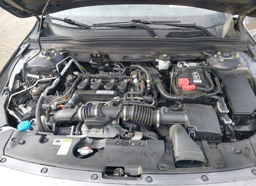 Photo 10 of 2018 Honda Accord SPORT (VIN 1HGCV1F31JA250740)