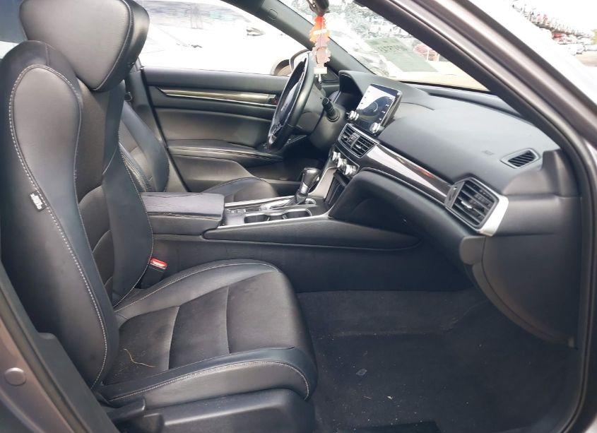 Photo 5 of 2018 Honda Accord SPORT (VIN 1HGCV1F31JA250740)