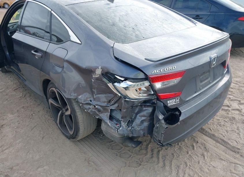 Photo 6 of 2018 Honda Accord SPORT (VIN 1HGCV1F31JA250740)