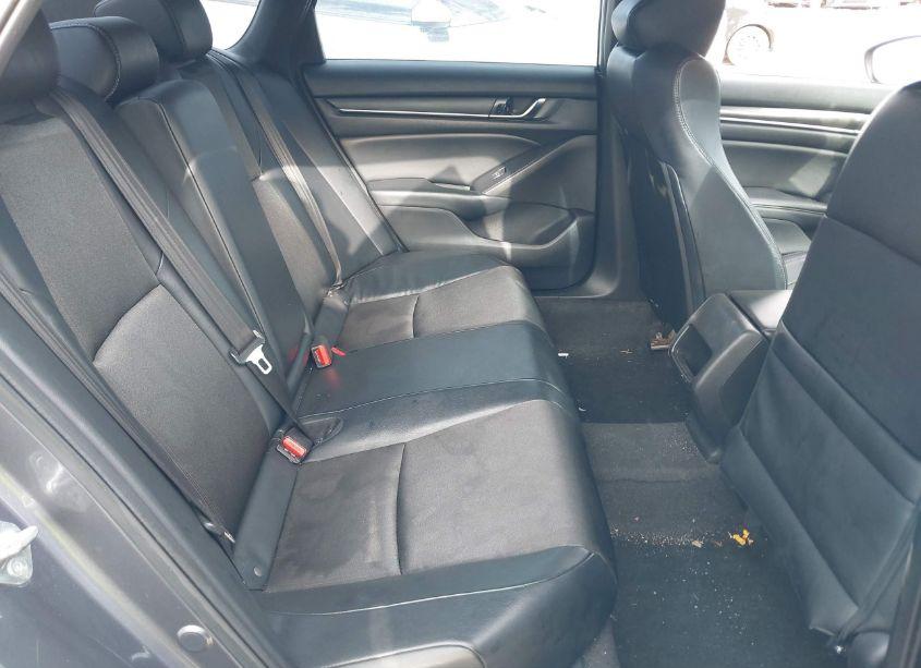 Photo 8 of 2018 Honda Accord SPORT (VIN 1HGCV1F31JA250740)