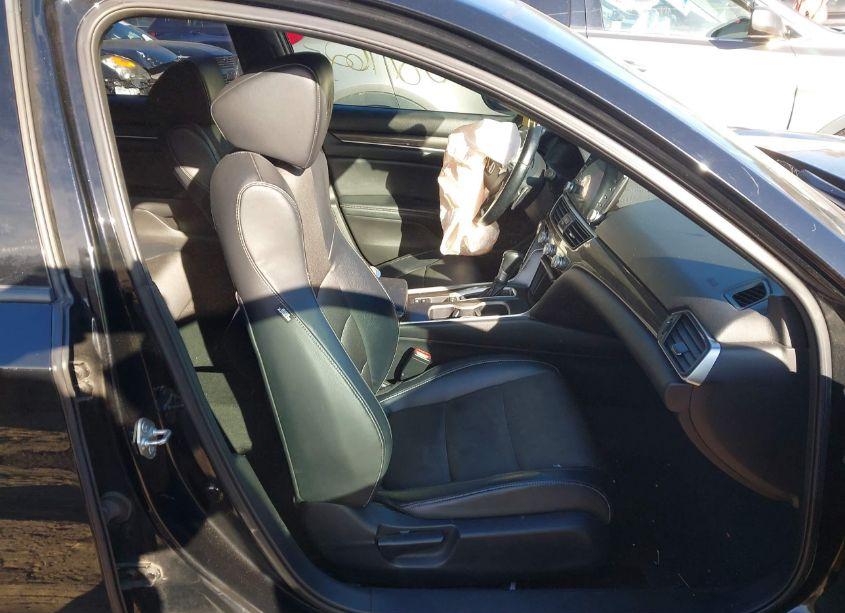 Photo 5 of 2018 Honda Accord SPORT (VIN 1HGCV1F31JA269000)