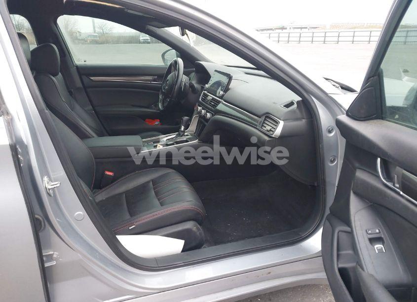 Photo 5 of 2019 Honda Accord SPORT (VIN 1HGCV1F31KA001047)