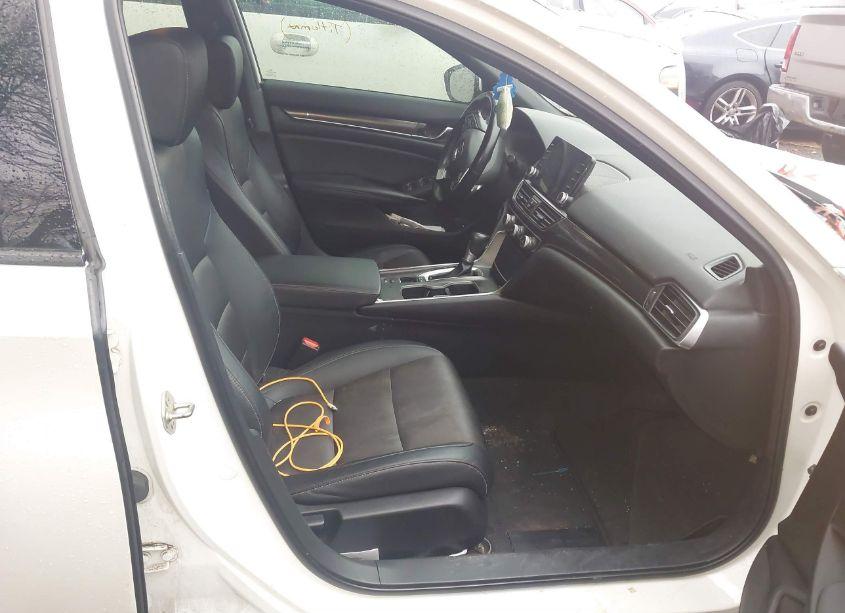 Photo 13 of 2019 Honda Accord SPORT (VIN 1HGCV1F31KA046859)