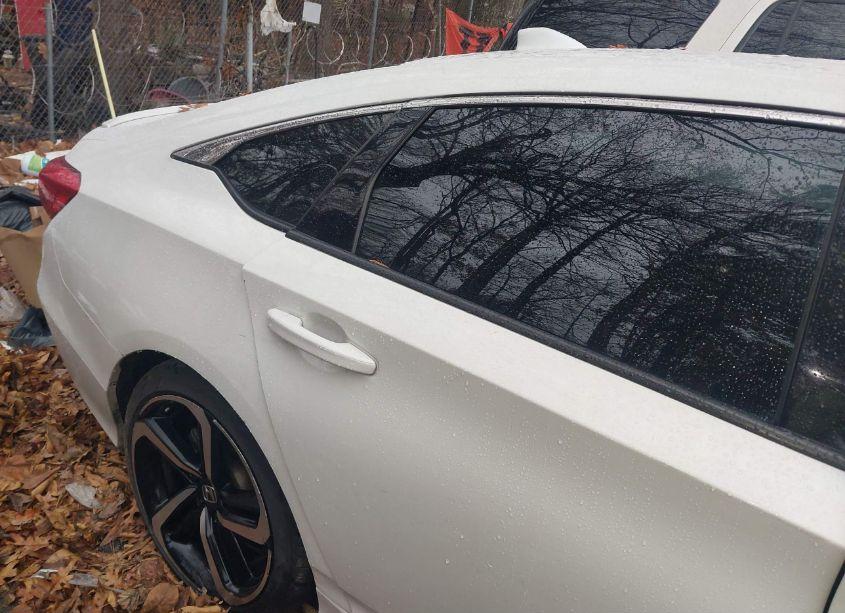 Photo 4 of 2019 Honda Accord SPORT (VIN 1HGCV1F31KA046859)