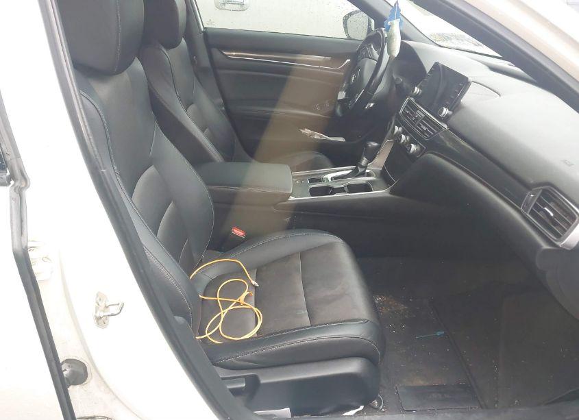 Photo 5 of 2019 Honda Accord SPORT (VIN 1HGCV1F31KA046859)