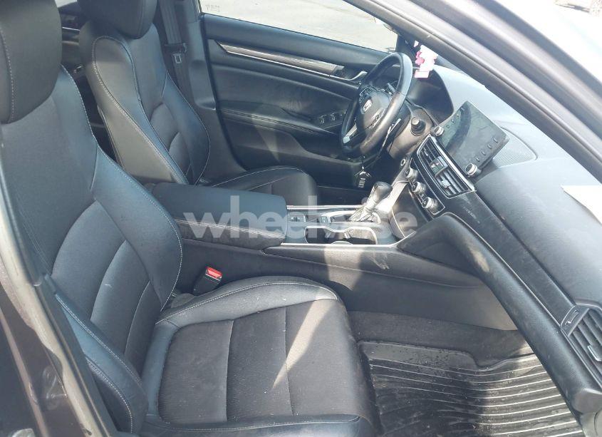 Photo 5 of 2019 Honda Accord SPORT (VIN 1HGCV1F31KA064259)