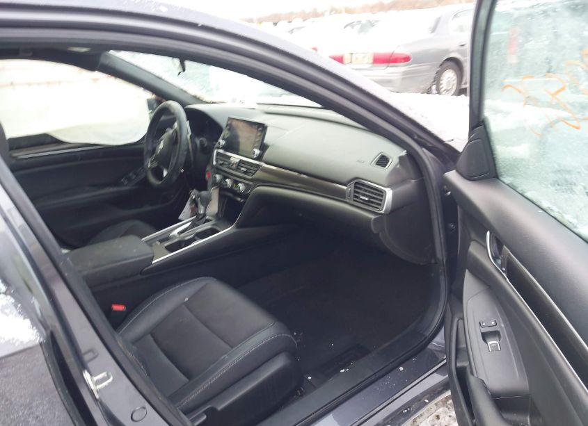 Photo 5 of 2019 Honda Accord SPORT (VIN 1HGCV1F31KA091090)