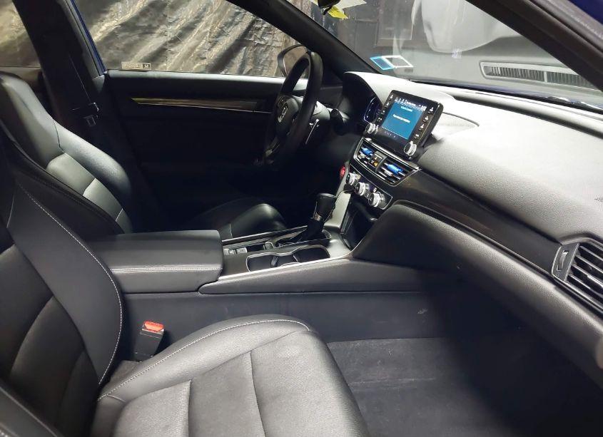 Photo 5 of 2019 Honda Accord SPORT (VIN 1HGCV1F31KA093003)