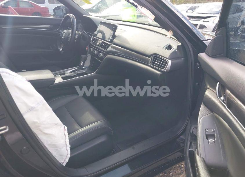 Photo 5 of 2019 Honda Accord SPORT (VIN 1HGCV1F31KA113525)