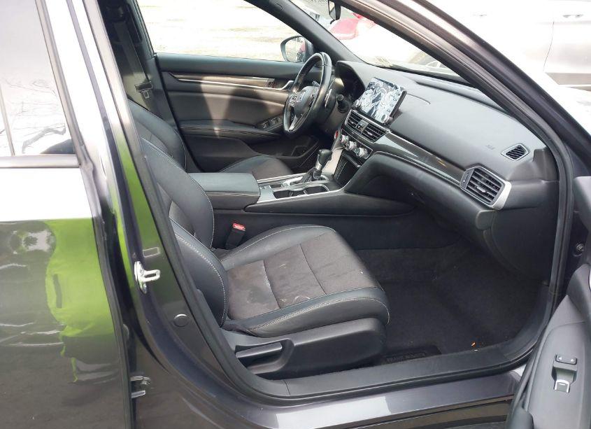 Photo 5 of 2019 Honda Accord SPORT (VIN 1HGCV1F31KA125531)