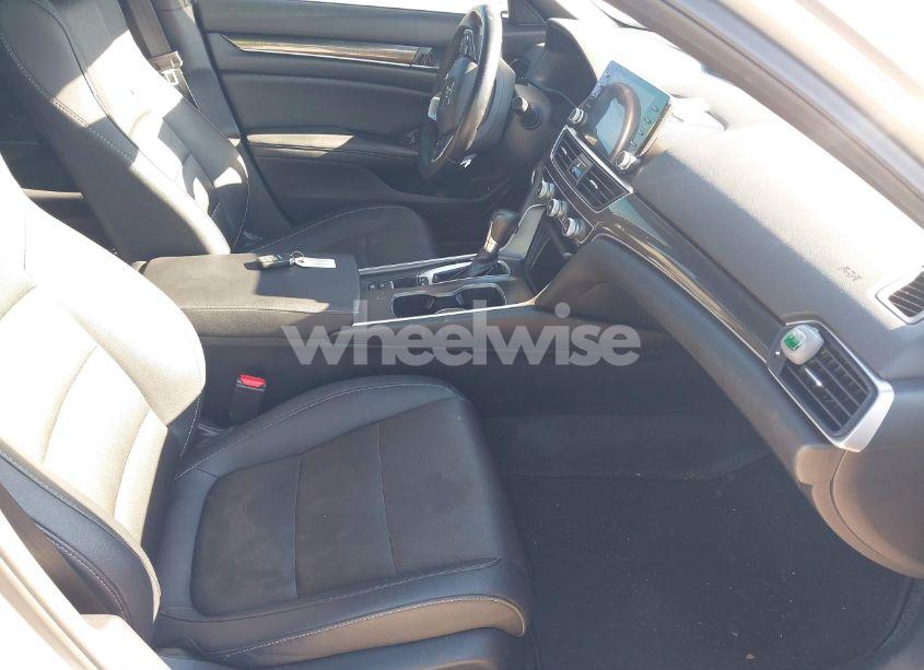 Photo 5 of 2019 Honda Accord SPORT (VIN 1HGCV1F31KA142152)