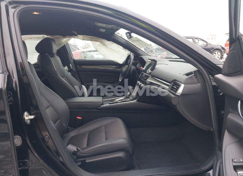 Photo 5 of 2019 Honda Accord SPORT (VIN 1HGCV1F31KA171814)