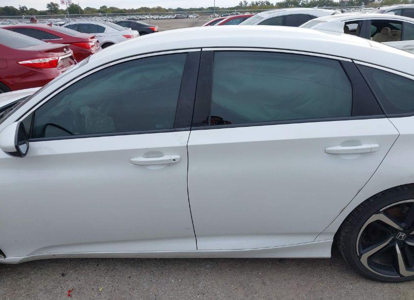 Photo 13 of 2018 Honda Accord SPORT (VIN 1HGCV1F32JA028501)