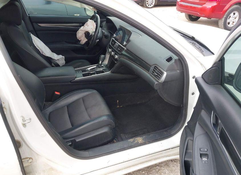 Photo 5 of 2018 Honda Accord SPORT (VIN 1HGCV1F32JA028501)