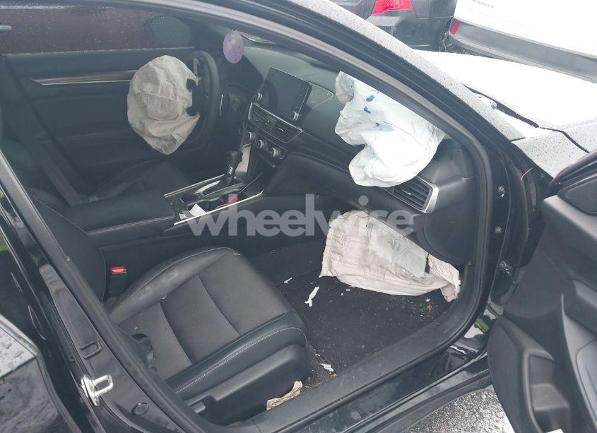 Photo 5 of 2018 Honda Accord SPORT (VIN 1HGCV1F32JA036484)