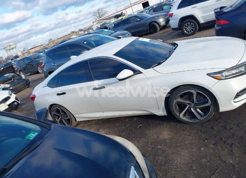 Photo 13 of 2018 Honda Accord SPORT (VIN 1HGCV1F32JA046870)