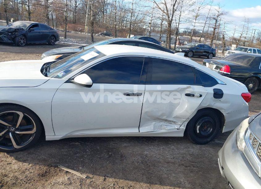 Photo 14 of 2018 Honda Accord SPORT (VIN 1HGCV1F32JA046870)