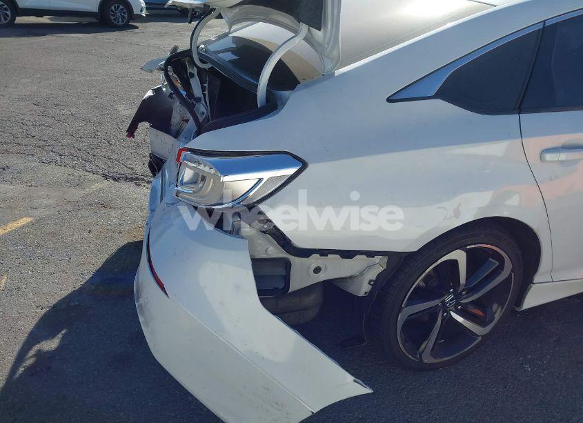 Photo 12 of 2018 Honda Accord SPORT (VIN 1HGCV1F32JA107599)