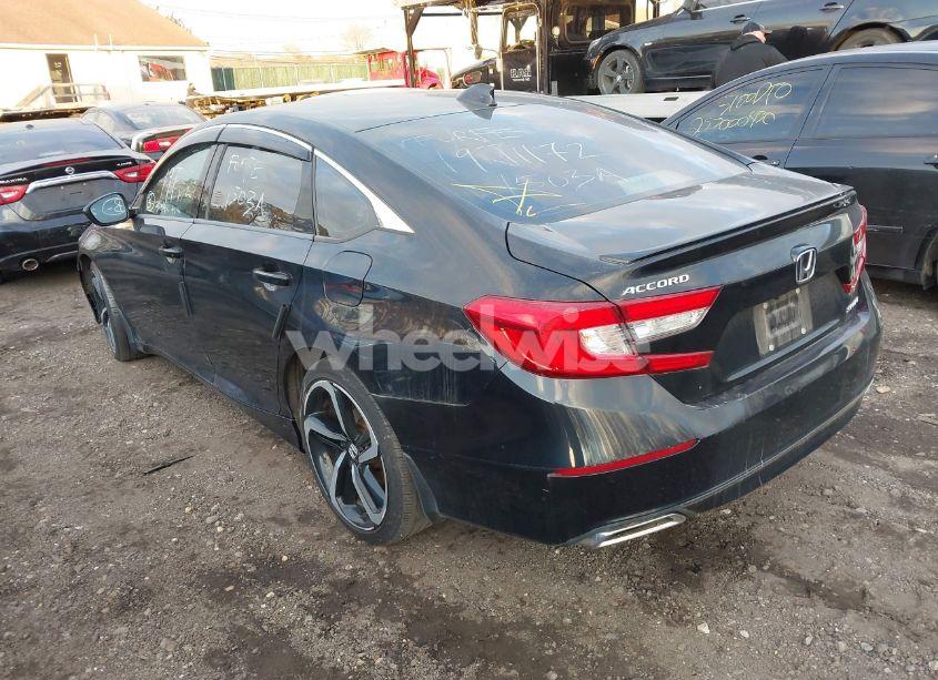 Photo 3 of 2018 Honda Accord SPORT (VIN 1HGCV1F32JA133281)