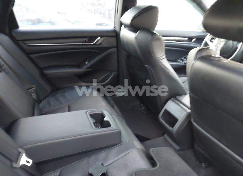 Photo 8 of 2018 Honda Accord SPORT (VIN 1HGCV1F32JA133281)