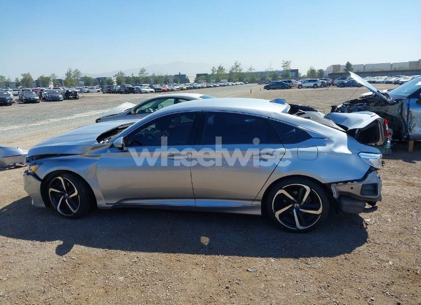 Photo 15 of 2018 Honda Accord SPORT (VIN 1HGCV1F32JA151344)