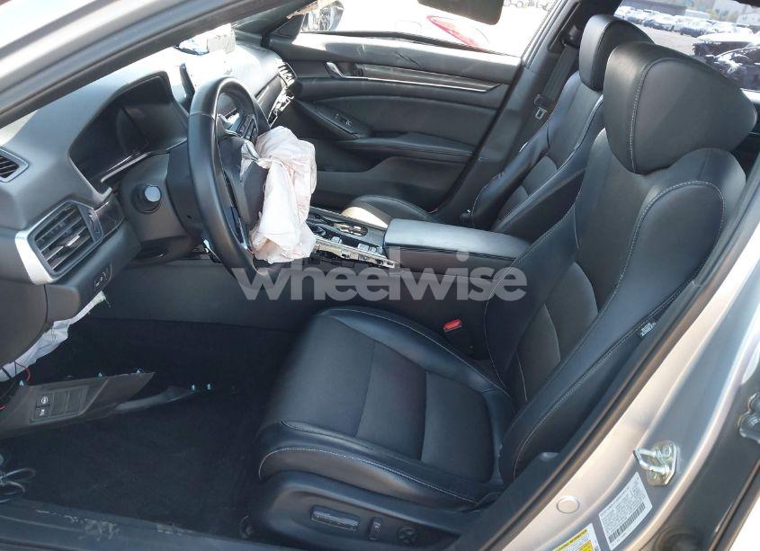 Photo 5 of 2018 Honda Accord SPORT (VIN 1HGCV1F32JA151344)