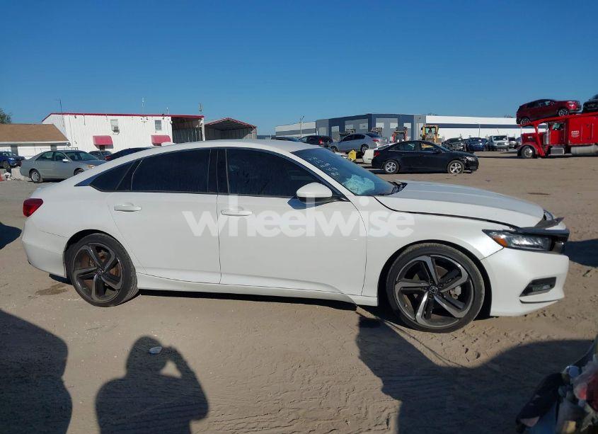 Photo 13 of 2018 Honda Accord SPORT (VIN 1HGCV1F32JA185719)