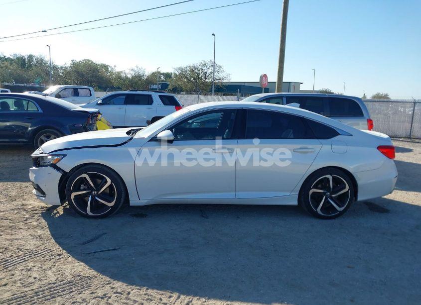 Photo 14 of 2018 Honda Accord SPORT (VIN 1HGCV1F32JA185719)