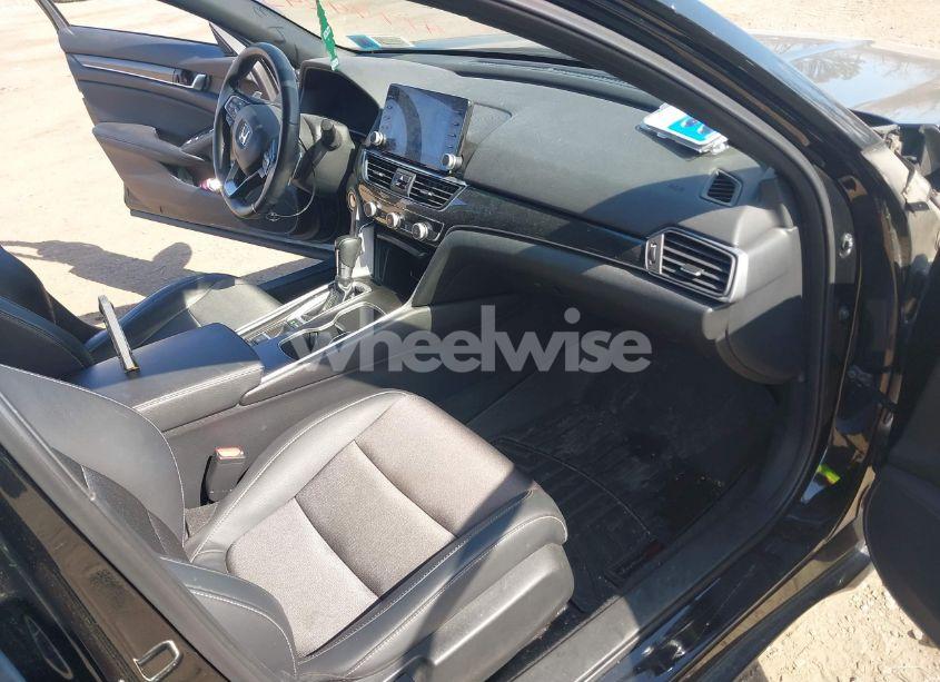 Photo 5 of 2018 Honda Accord SPORT (VIN 1HGCV1F32JA186823)