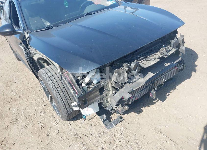 Photo 6 of 2018 Honda Accord SPORT (VIN 1HGCV1F32JA186823)