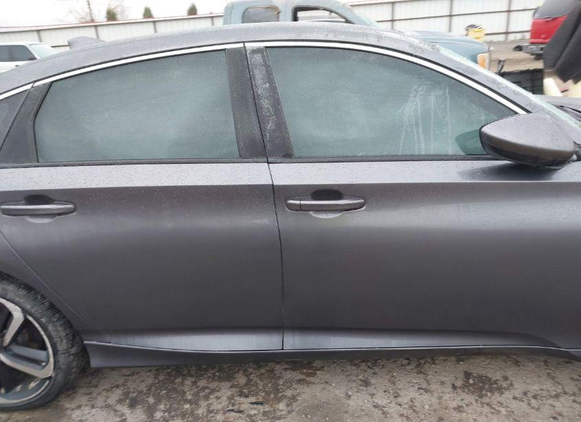 Photo 14 of 2018 Honda Accord SPORT (VIN 1HGCV1F32JA228925)