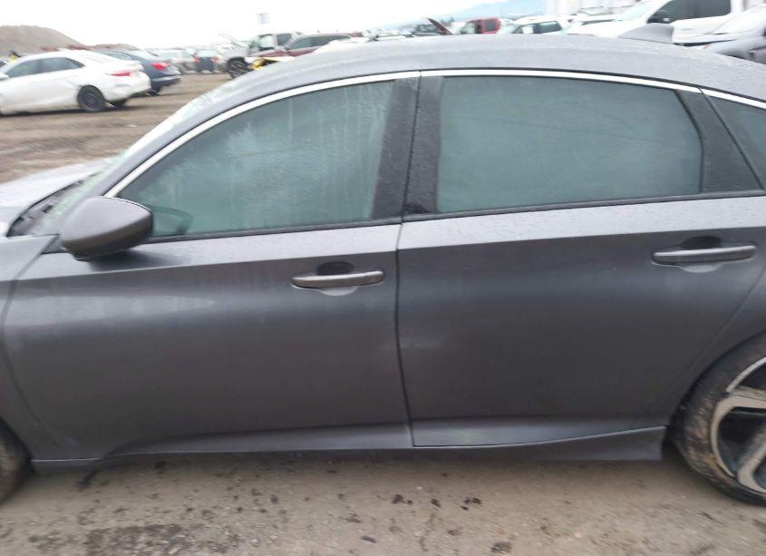 Photo 15 of 2018 Honda Accord SPORT (VIN 1HGCV1F32JA228925)