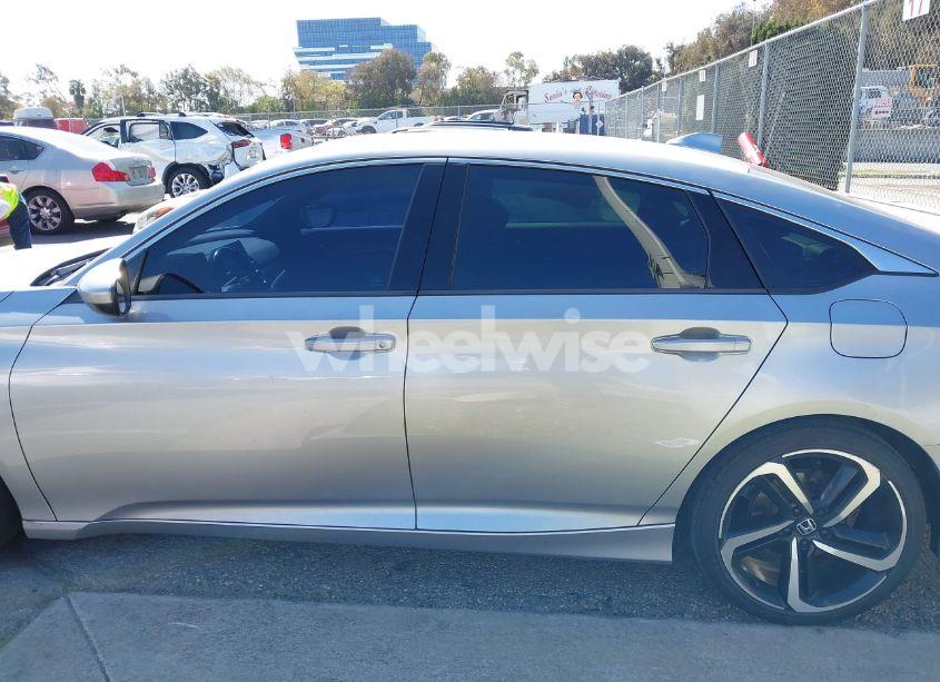 Photo 14 of 2018 Honda Accord SPORT (VIN 1HGCV1F32JA242906)