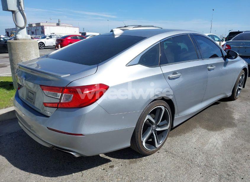 Photo 4 of 2018 Honda Accord SPORT (VIN 1HGCV1F32JA242906)