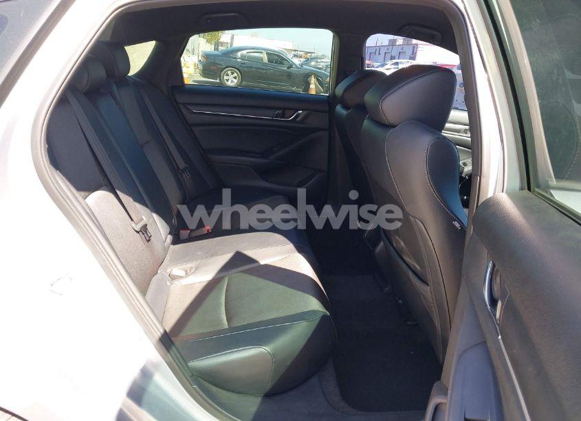 Photo 8 of 2018 Honda Accord SPORT (VIN 1HGCV1F32JA242906)