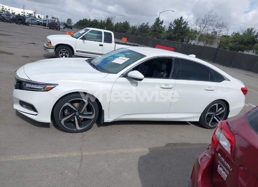 Photo 15 of 2018 Honda Accord SPORT (VIN 1HGCV1F32JA264498)