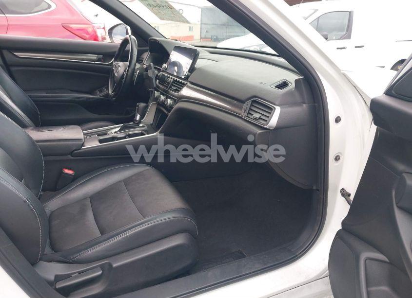 Photo 5 of 2018 Honda Accord SPORT (VIN 1HGCV1F32JA264498)