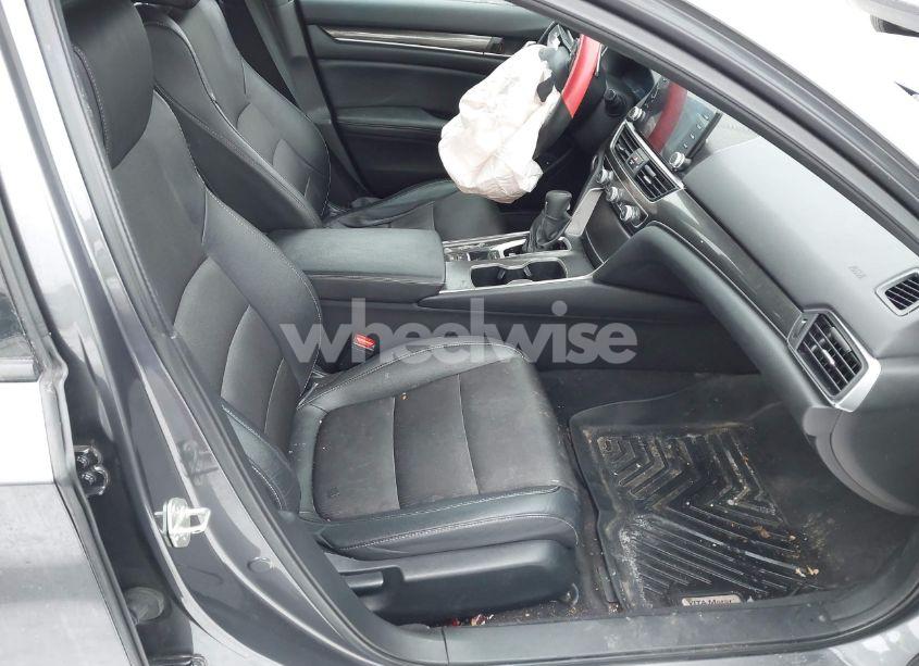 Photo 5 of 2019 Honda Accord SPORT (VIN 1HGCV1F32KA069373)