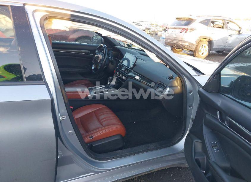 Photo 5 of 2019 Honda Accord SPORT (VIN 1HGCV1F32KA105045)