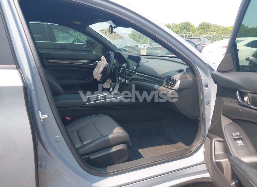 Photo 5 of 2022 Honda Accord SPORT (VIN 1HGCV1F32NA030769)