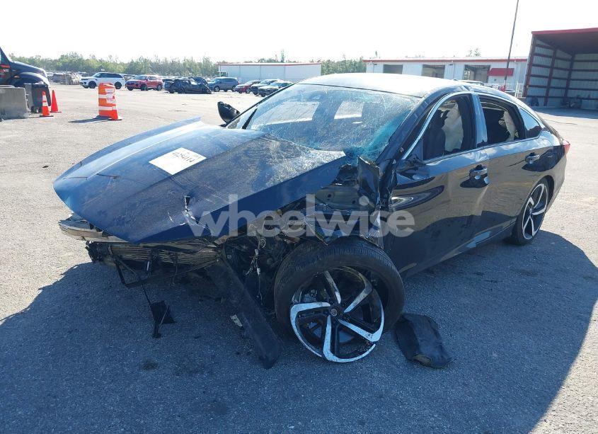 Photo 2 of 2022 Honda Accord SPORT (VIN 1HGCV1F32NA040136)