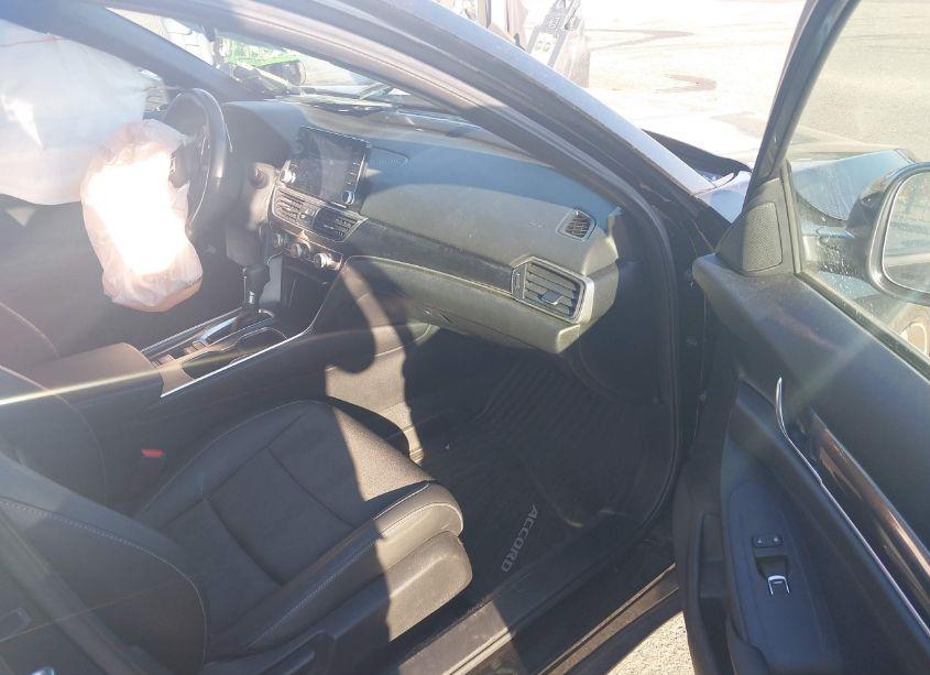 Photo 5 of 2022 Honda Accord SPORT (VIN 1HGCV1F32NA117877)